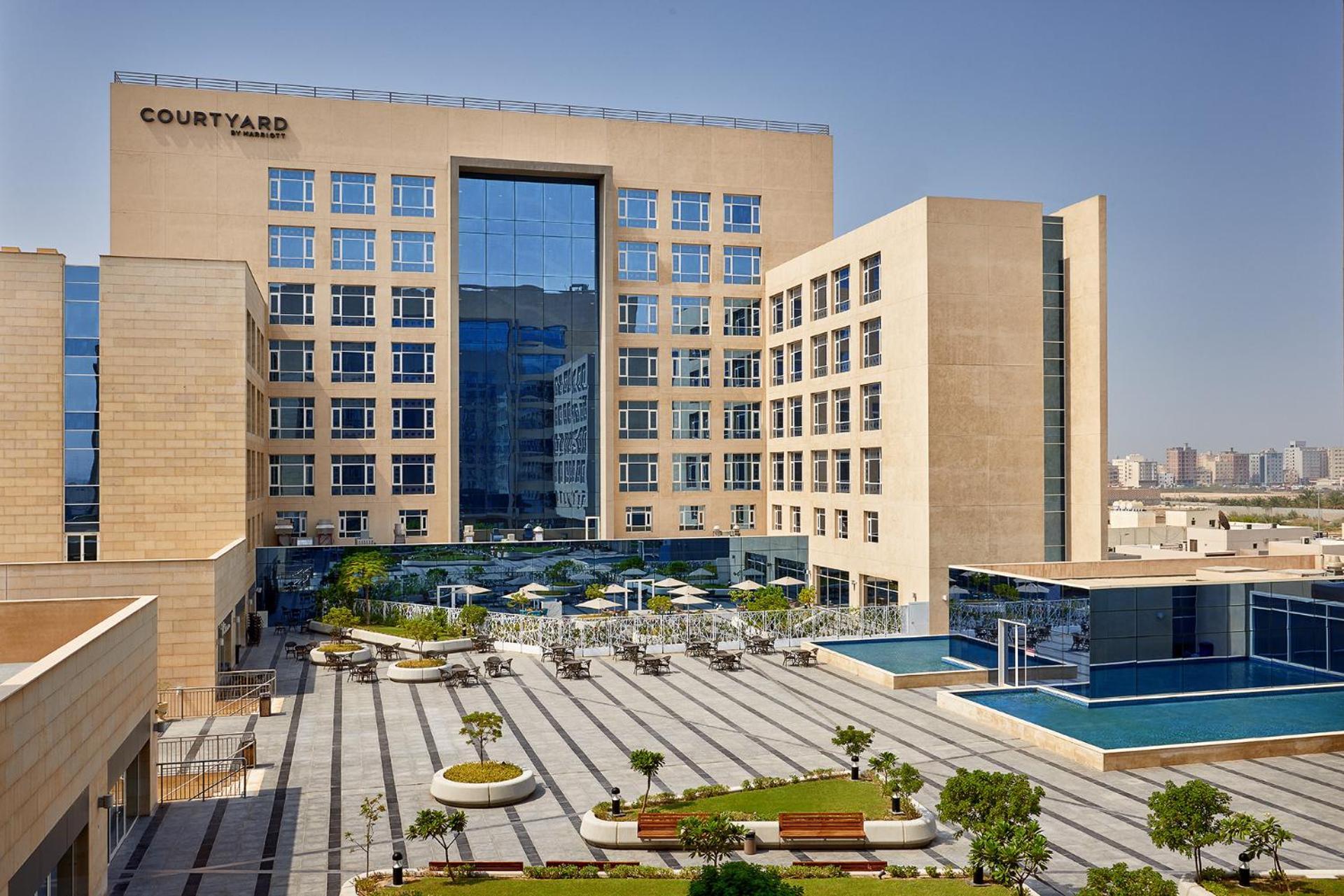 Courtyard By Marriott Jubail Hotell Exteriör bild