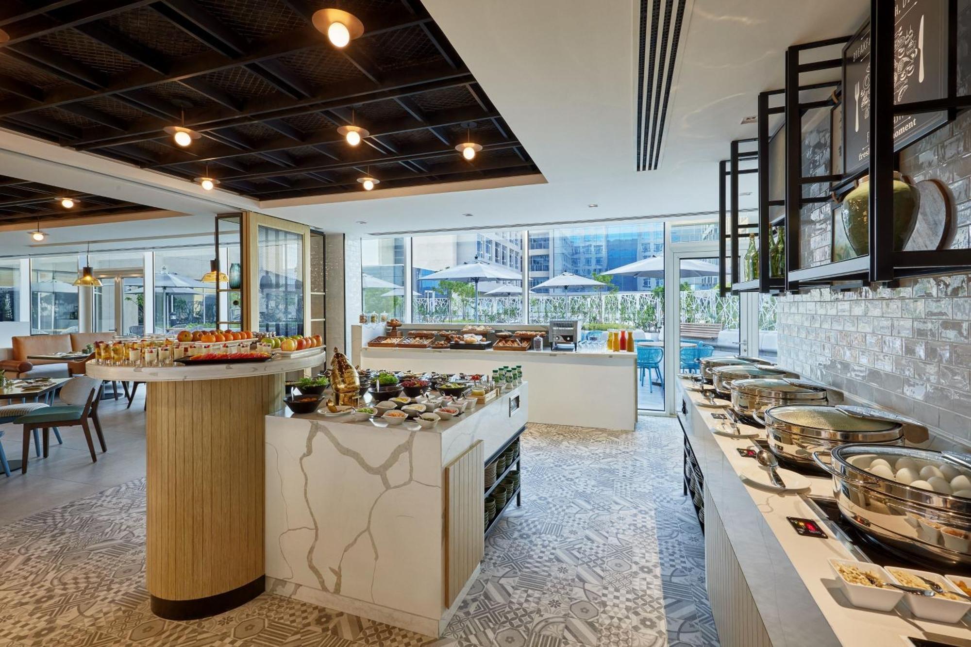 Courtyard By Marriott Jubail Hotell Exteriör bild