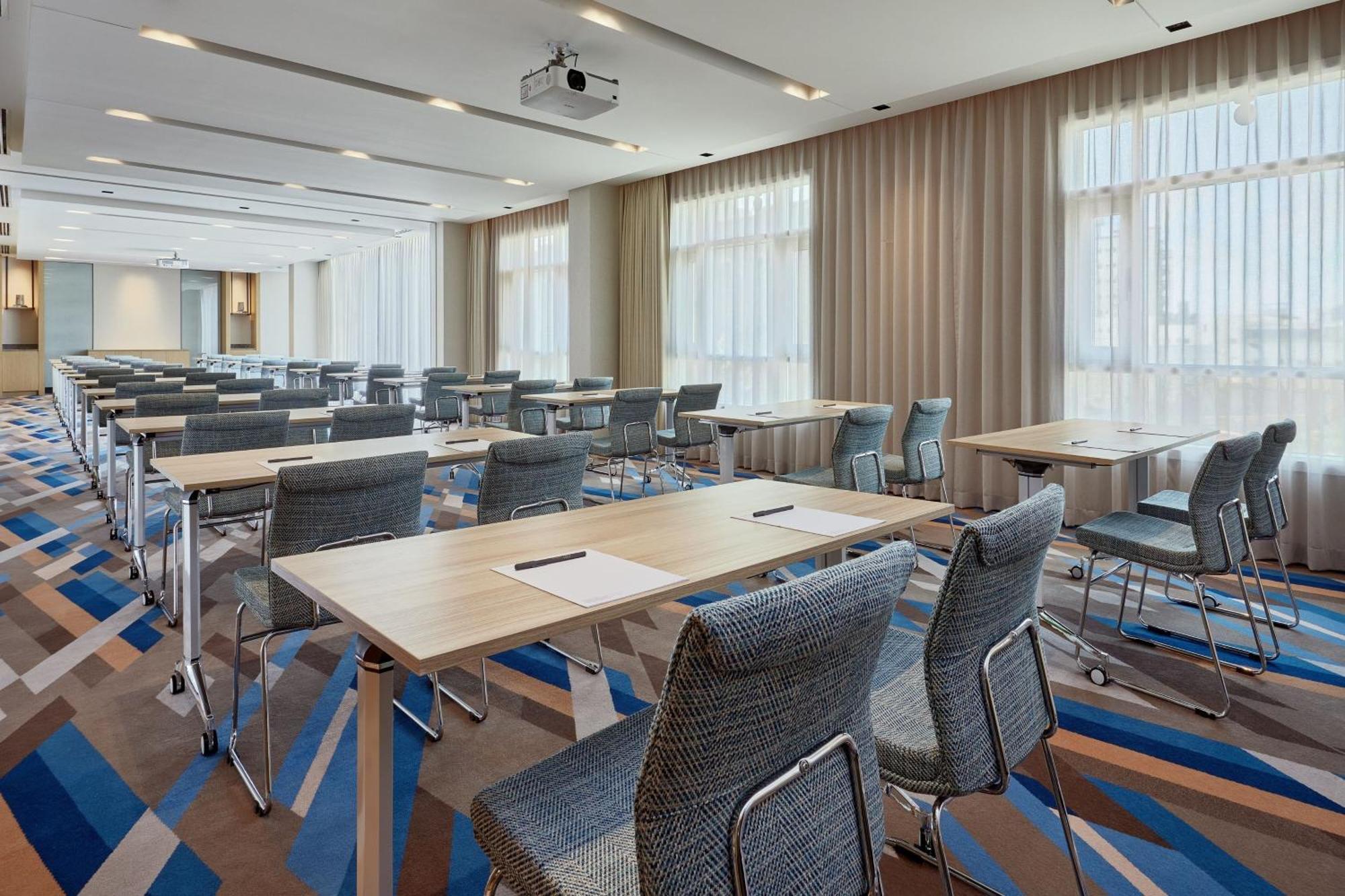 Courtyard By Marriott Jubail Hotell Exteriör bild