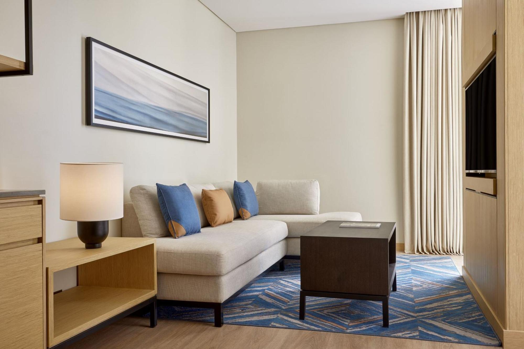 Courtyard By Marriott Jubail Hotell Exteriör bild