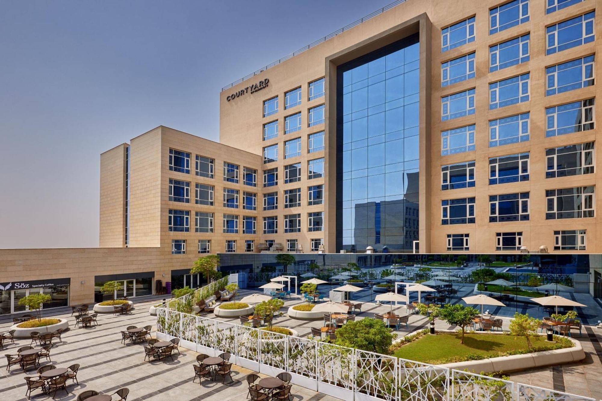 Courtyard By Marriott Jubail Hotell Exteriör bild