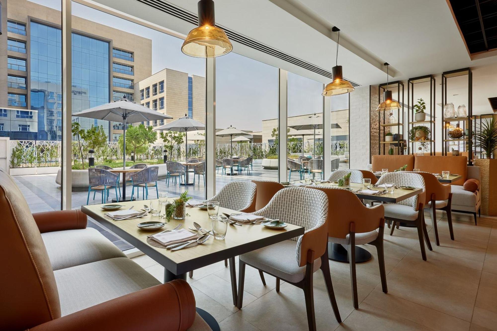 Courtyard By Marriott Jubail Hotell Exteriör bild