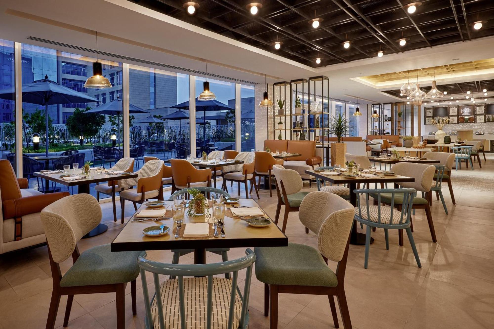 Courtyard By Marriott Jubail Hotell Exteriör bild